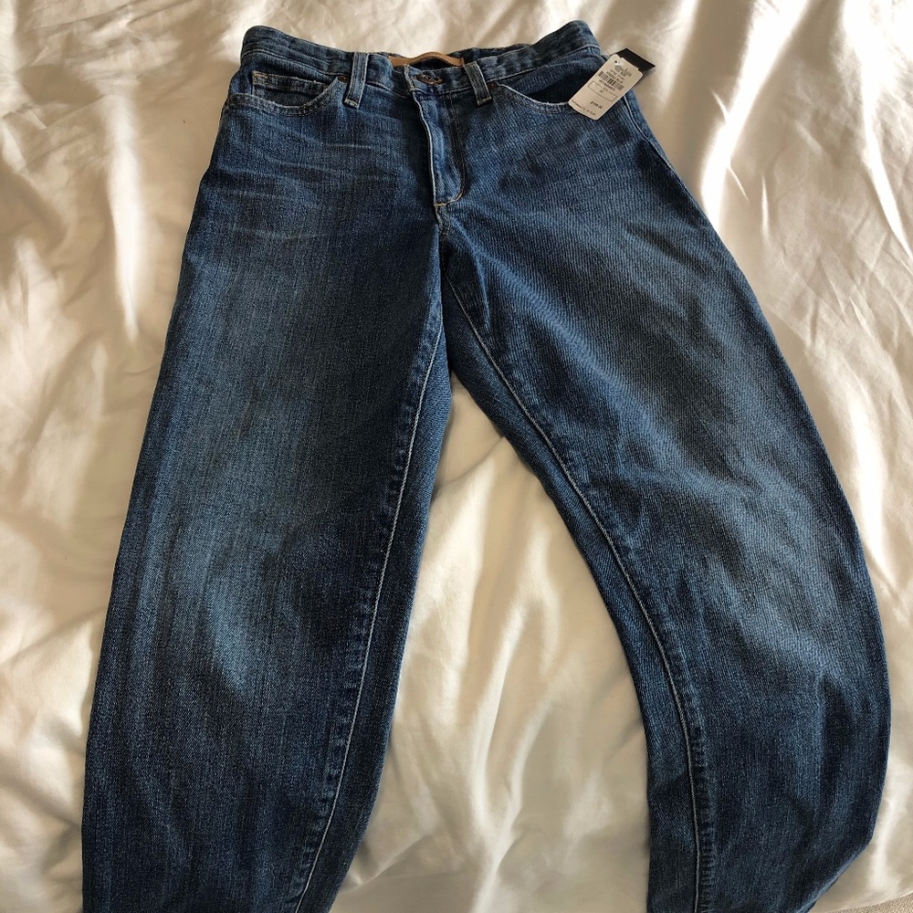 Joe's Jeans straight leg size 24 (Brand new)
